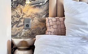 L&B Rooms